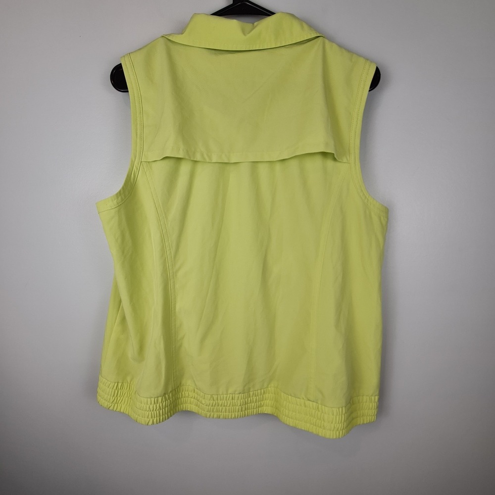 Zenergy Golf By Chico's Women's Performance Vest Neon Green Size 2 Vented Pocket - Picture 8 of 10